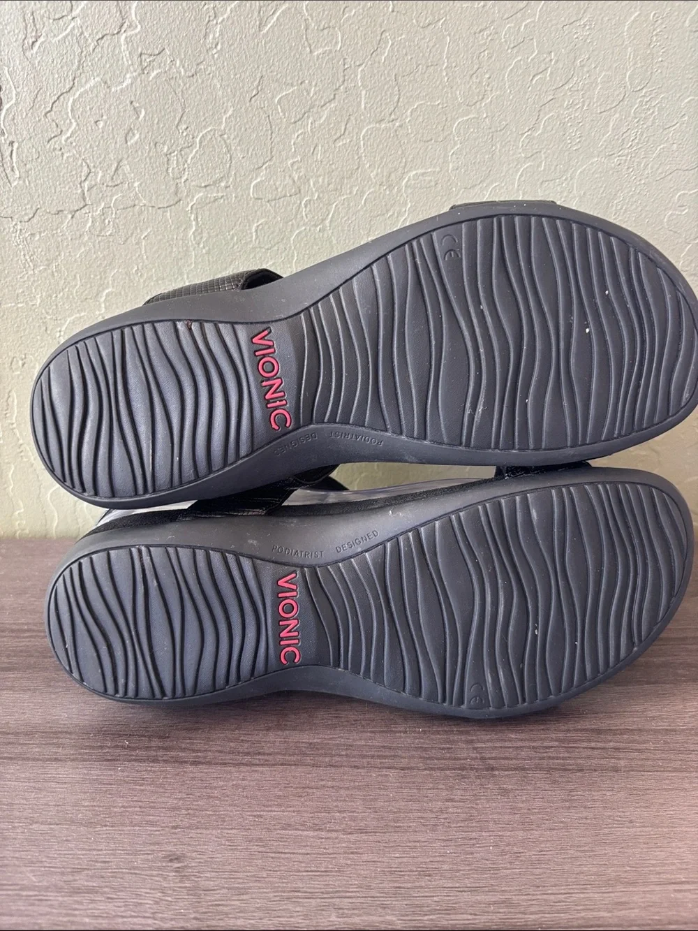 Vionic Farra Lizard Black Faux Leather Sandals Metallic Accent Size 8